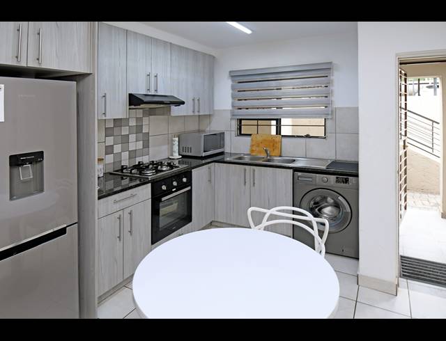 2 BEDROOM TOWNHOUSE FOR SALE IN FERNDALE